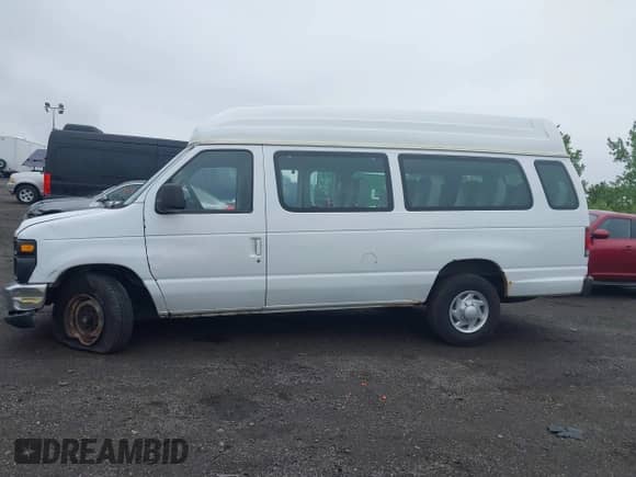 2012 Ford Econoline Cargo Commercial z VIN 1FTNS2EWXCDA42892, wystawiony jako IAAI lot #42219642 z przebiegiem 199 728 mil mil oraz . Historia ofert i sprzedaży dostępna na DreamBid. Obrazek 14.