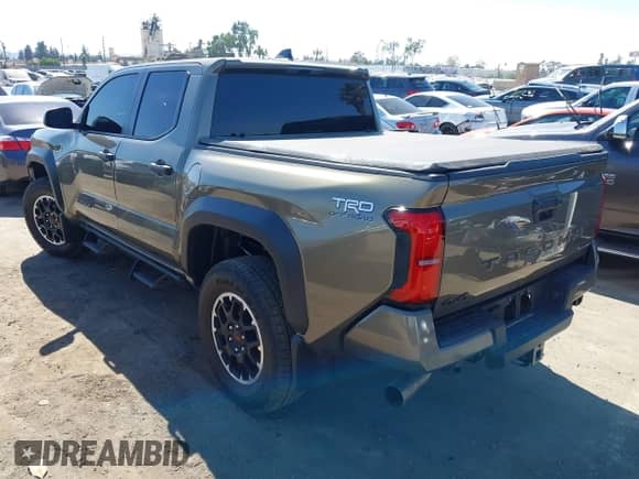 2025 Toyota Tacoma TRD Sport Hybrid с VIN 3TYLC5LN8ST024009, выставлен на аукционе IAAI как лот 43358404 с пробегом 7 757 миль миль и . История ставок и продаж доступна на DreamBid. Изображение 3.