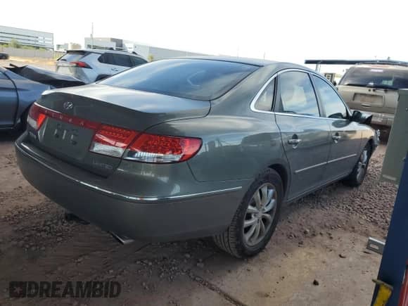 2007 Hyundai Azera SE с VIN KMHFC46F47A177302, выставлен на аукционе Copart как лот 78847744 с пробегом 37 661 миль миль и Списание • Salvage title. История ставок и продаж доступна на DreamBid. Изображение 3.