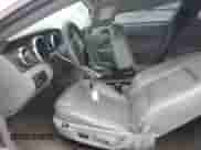 2005 Ford Mustang Deluxe z VIN 1ZVFT80N455214248, wystawiony jako Copart lot #86655245 z przebiegiem 98 540 mil mil oraz Szkoda całkowita • Salvage title. Historia ofert i sprzedaży dostępna na DreamBid. Obrazek 7.