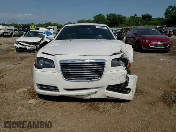 2014 Chrysler 300 S с VIN 2C3CCABGXEH365412, выставлен на аукционе Copart как лот 65594685 с пробегом 184 339 миль миль и Списание • Salvage title. История ставок и продаж доступна на DreamBid. Изображение 13.