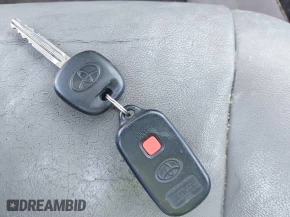 2005 Toyota Camry LE with VIN 4T1BF30K65U606960, listed as a IAAI auction lot 42953319 with 192,835 mi miles and . Bid and sale history available at DreamBid. Image 11.