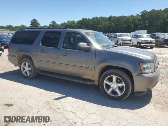 2011 Chevrolet Suburban LT с VIN 1GNSCJE0XBR360008, выставлен на аукционе Copart как лот 57155415 с пробегом 221 035 миль миль и Списание • Salvage title. История ставок и продаж доступна на DreamBid. Изображение 4.