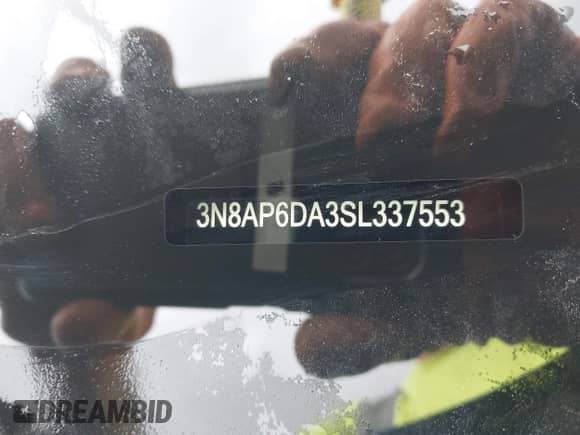 2025 Nissan Kicks SR with VIN 3N8AP6DA3SL337553, listed as a IAAI auction lot 42712619 with 4,622 mi miles and . Bid and sale history available at DreamBid. Image 9.