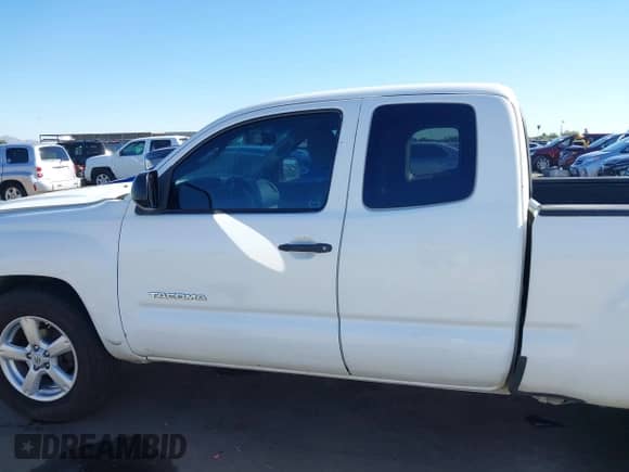 2015 Toyota Tacoma with VIN 5TFTX4CN9FX064299, listed as a IAAI auction lot 43530621 with 104,520 mi miles and . Bid and sale history available at DreamBid. Image 15.