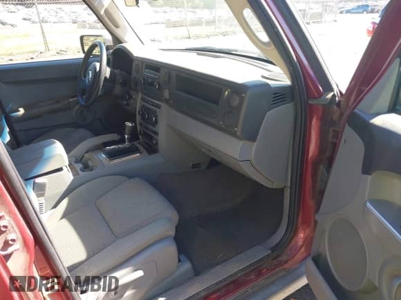 2007 Jeep Commander Sport с VIN 1J8HH48P27C553755, выставлен на аукционе IAAI как лот 43478352 с пробегом 166 500 миль миль и . История ставок и продаж доступна на DreamBid. Изображение 5.