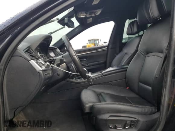 2016 BMW 5 Series 550i z VIN WBAKN9C55GD963000, wystawiony jako Copart lot #82060105 z przebiegiem 91 259 mil mil oraz Szkoda całkowita • Salvage title. Historia ofert i sprzedaży dostępna na DreamBid. Obrazek 7.