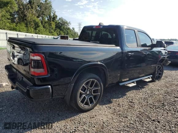 2019 Ram 1500 Laramie z VIN 1C6SRFDT3KN577222, wystawiony jako Copart lot #70502125 z przebiegiem 120 417 mil mil oraz Nie do naprawy • Non repairable. Historia ofert i sprzedaży dostępna na DreamBid. Obrazek 3.