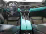 2013 BMW 5 Series 550i xDrive z VIN WBAFU9C57DDY72679, wystawiony jako Copart lot #65345055 z przebiegiem 91 785 mil mil oraz Szkoda całkowita • Salvage title. Historia ofert i sprzedaży dostępna na DreamBid. Obrazek 8.