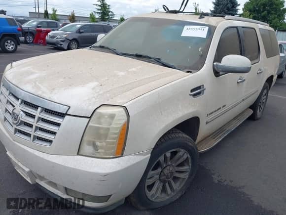2008 Cadillac Escalade ESV с VIN 1GYFK66838R147564, выставлен на аукционе IAAI как лот 42555311 с пробегом 182 977 миль миль и . История ставок и продаж доступна на DreamBid. Изображение 6.