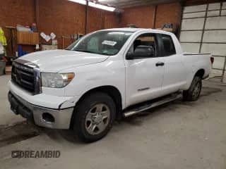 2012 Toyota Tundra с VIN 5TFRM5F15CX047772, выставлен на аукционе Copart как лот 67442305 с пробегом 220 943 миль миль и Списание • Salvage title. История ставок и продаж доступна на DreamBid. Изображение 1.