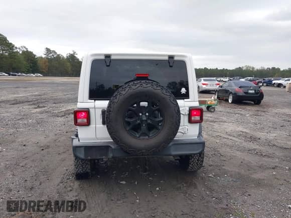 2021 Jeep Wrangler Unlimited Willys with VIN 1C4HJXDN0MW685716, listed as a IAAI auction lot 40837088 with 35,881 mi miles and . Bid and sale history available at DreamBid. Image 16.