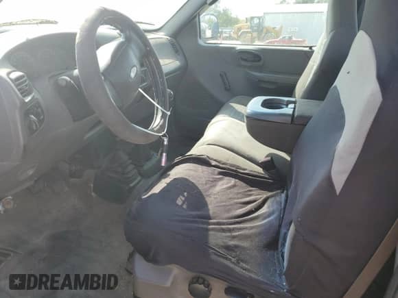 2003 Ford F-150 XL z VIN 1FTRF18213NB70120, wystawiony jako Copart lot #72227114 z przebiegiem Nie podano mil oraz Czysty tytuł • Clean title. Historia ofert i sprzedaży dostępna na DreamBid. Obrazek 7.