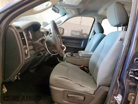 2013 Ram 1500 Express z VIN 1C6RR6FT0DS558398, wystawiony jako Copart lot #68898085 z przebiegiem 158 957 mil mil oraz Czysty tytuł • Clean title. Historia ofert i sprzedaży dostępna na DreamBid. Obrazek 7.