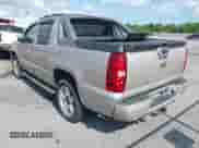2007 Chevrolet Avalanche 3LT z VIN 3GNEC12057G318208, wystawiony jako IAAI lot #42410584 z przebiegiem 300 951 mil mil oraz . Historia ofert i sprzedaży dostępna na DreamBid. Obrazek 3.