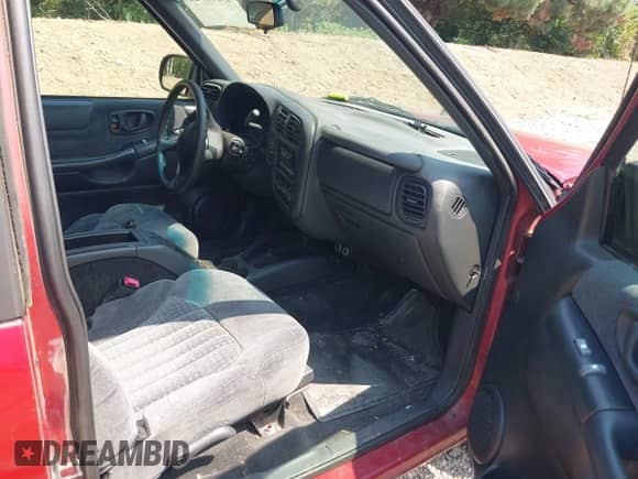 2001 Chevrolet S-10 LS Xtreme with VIN 1GCCS19W618124300, listed as a IAAI auction lot 43010924 with 119,443 mi miles and . Bid and sale history available at DreamBid. Image 5.