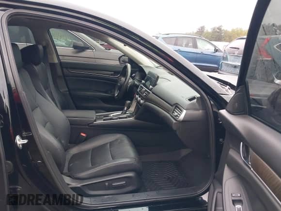 2018 Honda Accord Touring with VIN 1HGCV1F98JA026269, listed as a IAAI auction lot 43417506 with 52,026 mi miles and . Bid and sale history available at DreamBid. Image 5.