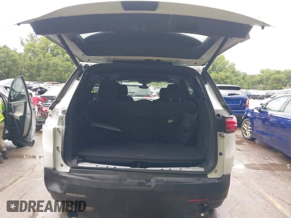 2022 Chevrolet Traverse LT Cloth z VIN 1GNERGKW7NJ170497, wystawiony jako IAAI lot #42765745 z przebiegiem 61 693 mil mil oraz . Historia ofert i sprzedaży dostępna na DreamBid. Obrazek 18.