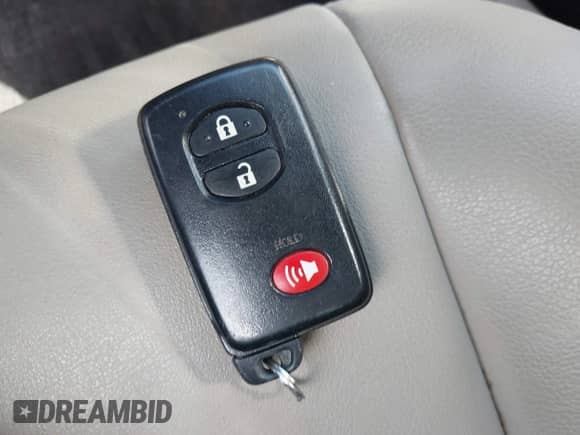 2012 Toyota Prius Two z VIN JTDZN3EU1C3104764, wystawiony jako IAAI lot #43312476 z przebiegiem 162 906 mil mil oraz . Historia ofert i sprzedaży dostępna na DreamBid. Obrazek 11.