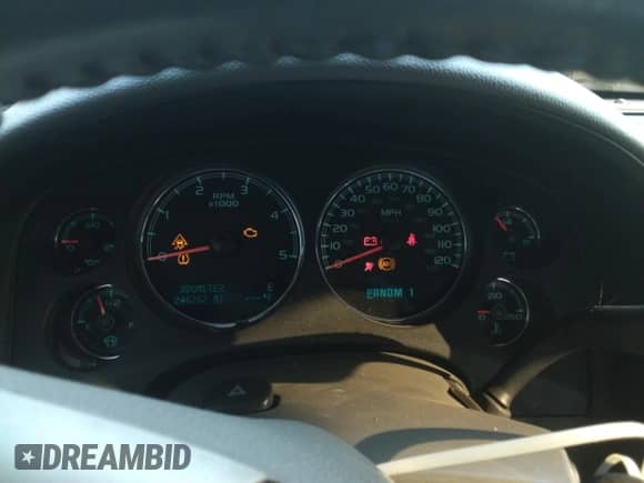 2011 Chevrolet Silverado 2500HD LTZ z VIN 1GC1KYC86BF118911, wystawiony jako Copart lot #70303565 z przebiegiem 246 262 mil mil oraz Szkoda całkowita • Salvage title. Historia ofert i sprzedaży dostępna na DreamBid. Obrazek 9.