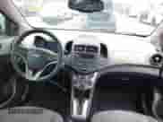 2013 Chevrolet Sonic LS с VIN 1G1JA5SH3D4218152, выставлен на аукционе IAAI как лот 42760398 с пробегом Не указан миль и . История ставок и продаж доступна на DreamBid. Изображение 5.