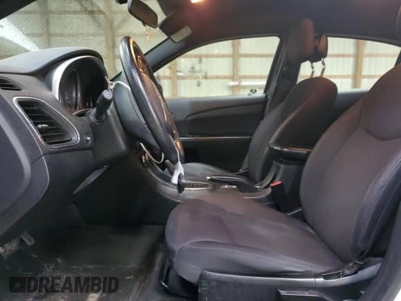 2014 Chrysler 200 LX with VIN 1C3CCBAB9EN229372, listed as a Copart auction lot 81278015 with 326,360 mi miles and Clean title. Bid and sale history available at DreamBid. Image 7.