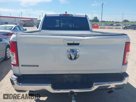 2022 Ram 1500 Big Horn z VIN 1C6RREBT2NN329043, wystawiony jako IAAI lot #42831215 z przebiegiem 47 776 mil mil oraz . Historia ofert i sprzedaży dostępna na DreamBid. Obrazek 16.