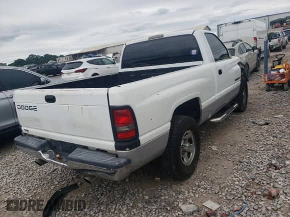 1999 Dodge 1500 с VIN 1B7HC16XXXS122593, выставлен на аукционе Copart как лот 67301555 с пробегом 175 882 миль миль и Списание • Salvage title. История ставок и продаж доступна на DreamBid. Изображение 3.