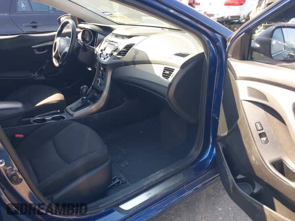 2016 Hyundai Elantra SE z VIN 5NPDH4AEXGH716400, wystawiony jako IAAI lot #43334844 z przebiegiem 100 488 mil mil oraz . Historia ofert i sprzedaży dostępna na DreamBid. Obrazek 5.