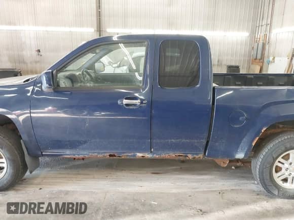 2011 Chevrolet Colorado 1LT z VIN 1GCJTCF98B8116134, wystawiony jako IAAI lot #40813376 z przebiegiem 138 461 mil mil oraz . Historia ofert i sprzedaży dostępna na DreamBid. Obrazek 14.