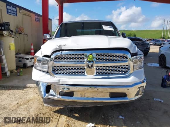 2018 Ram 1500 Laramie z VIN 1C6RR6VT1JS250301, wystawiony jako IAAI lot #42736798 z przebiegiem 93 532 mil mil oraz . Historia ofert i sprzedaży dostępna na DreamBid. Obrazek 12.