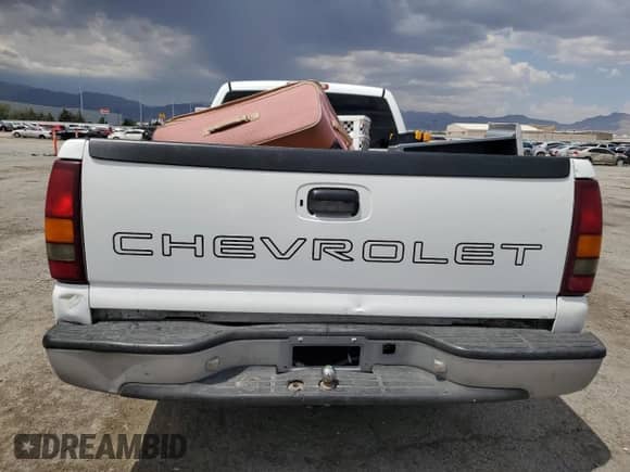 2000 Chevrolet Silverado 1500 с VIN 1GCEC14W4YE217549, выставлен на аукционе Copart как лот 65739615 с пробегом 62 430 миль миль и Списание • Salvage title. История ставок и продаж доступна на DreamBid. Изображение 6.