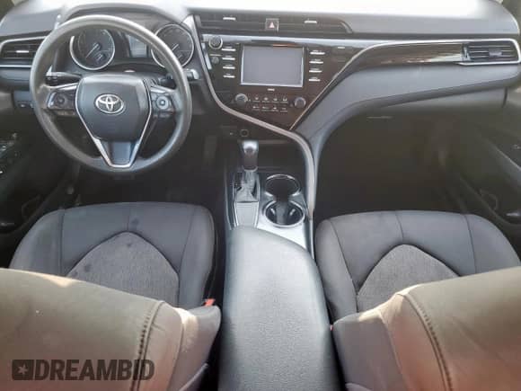 2020 Toyota Camry LE z VIN 4T1C11AK6LU357188, wystawiony jako Copart lot #80066295 z przebiegiem Nie podano mil oraz Szkoda całkowita • Salvage title. Historia ofert i sprzedaży dostępna na DreamBid. Obrazek 8.