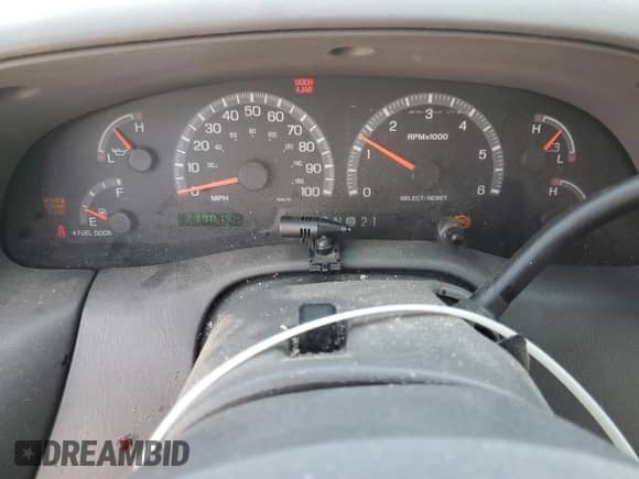 2004 Ford F-150 XL z VIN 2FTRX17214CA12253, wystawiony jako Copart lot #52974195 z przebiegiem 239 019 mil mil oraz Czysty tytuł • Clean title. Historia ofert i sprzedaży dostępna na DreamBid. Obrazek 9.