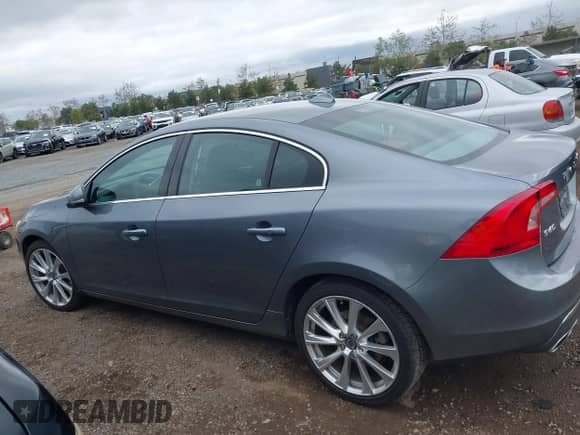 2017 Volvo S60 Inscription с VIN LYV402HK5HB154043, выставлен на аукционе IAAI как лот 41763769 с пробегом 136 736 миль миль и . История ставок и продаж доступна на DreamBid. Изображение 14.