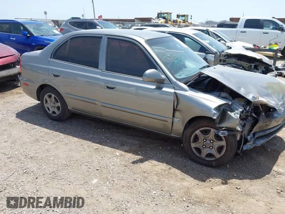 2005 Hyundai Accent GLS z VIN KMHCG45C55U608336, wystawiony jako IAAI lot #42743218 z przebiegiem 221 254 mil mil oraz . Historia ofert i sprzedaży dostępna na DreamBid. Obrazek 13.