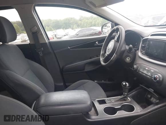 2016 Kia Sorento LX z VIN 5XYPG4A30GG050914, wystawiony jako IAAI lot #43046318 z przebiegiem 147 745 mil mil oraz . Historia ofert i sprzedaży dostępna na DreamBid. Obrazek 5.