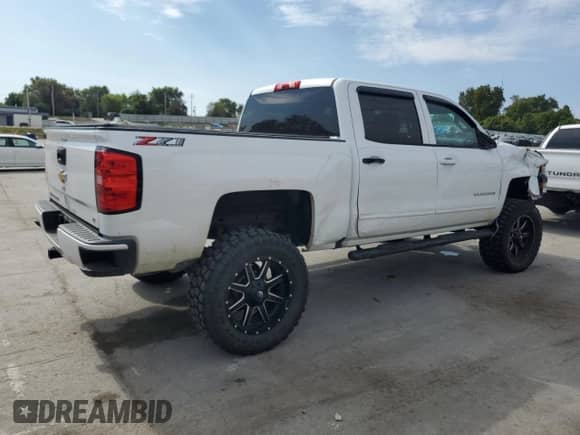 2018 Chevrolet Silverado 1500 LT z VIN 3GCUKREC7JG484152, wystawiony jako Copart lot #71714215 z przebiegiem 158 596 mil mil oraz Szkoda całkowita • Salvage title. Historia ofert i sprzedaży dostępna na DreamBid. Obrazek 3.