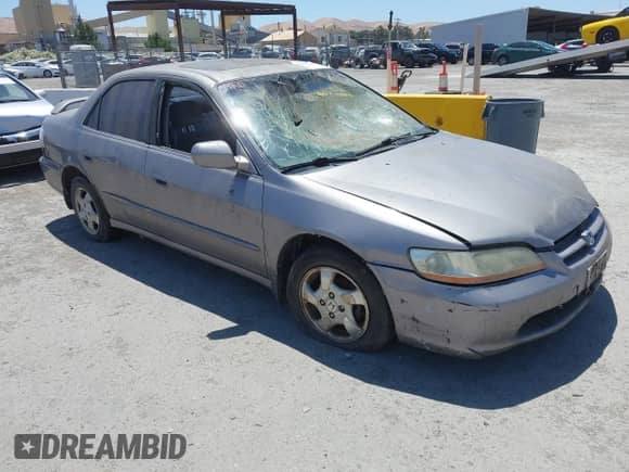 2000 Honda Accord EX z VIN JHMCG6679YC029828, wystawiony jako IAAI lot #42493401 z przebiegiem 256 022 mil mil oraz . Historia ofert i sprzedaży dostępna na DreamBid. Obrazek 1.