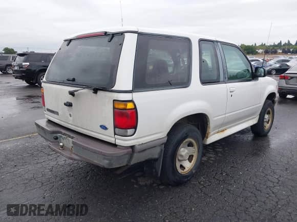 1997 Ford Explorer Eddie Bauer with VIN 1FMCU24X4VUD28893, listed as a IAAI auction lot 42918597 with 166,346 mi miles and . Bid and sale history available at DreamBid. Image 4.