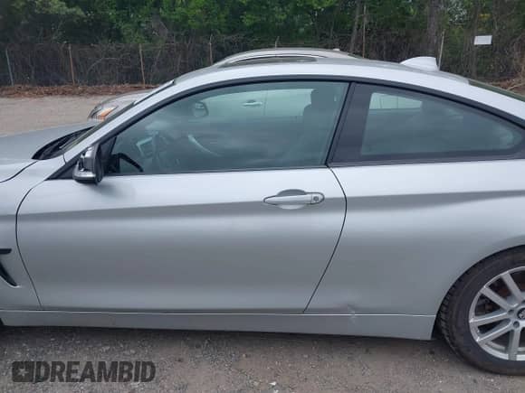 2014 BMW 4 Series 435i xDrive z VIN WBA3R5C54EF784725, wystawiony jako IAAI lot #42291673 z przebiegiem 107 124 mil mil oraz . Historia ofert i sprzedaży dostępna na DreamBid. Obrazek 15.