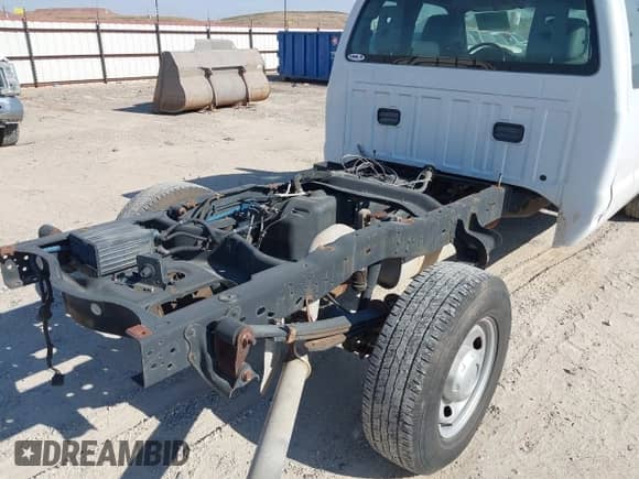 2013 Ford F-250 XL z VIN 1FT7X2A62DEA09882, wystawiony jako IAAI lot #43474091 z przebiegiem 56 903 mil mil oraz . Historia ofert i sprzedaży dostępna na DreamBid. Obrazek 18.