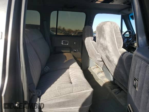 1990 Chevrolet Suburban с VIN 1GNEV16K4LF109799, выставлен на аукционе Copart как лот 80185334 с пробегом 288 453 миль миль и Списание • Salvage title. История ставок и продаж доступна на DreamBid. Изображение 11.