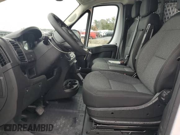 2025 Ram ProMaster Cargo Tradesman с VIN 3C6LRVVG2SE508347, выставлен на аукционе Copart как лот 67952715 с пробегом 866 миль миль и Списание • Salvage title. История ставок и продаж доступна на DreamBid. Изображение 7.