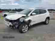 2021 Jeep Compass Latitude z VIN 3C4NJCBB5MT552962, wystawiony jako Copart lot #66144555 z przebiegiem 61 466 mil mil oraz Szkoda całkowita • Salvage title. Historia ofert i sprzedaży dostępna na DreamBid. Obrazek 1.