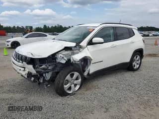 2021 Jeep Compass Latitude z VIN 3C4NJCBB5MT552962, wystawiony jako Copart lot #66144555 z przebiegiem 61 466 mil mil oraz Szkoda całkowita • Salvage title. Historia ofert i sprzedaży dostępna na DreamBid. Obrazek 1.