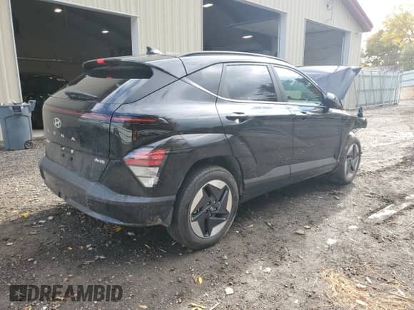 2025 Hyundai Kona SEL z VIN KM8HC3A6XSU018351, wystawiony jako Copart lot #75495384 z przebiegiem 685 mil mil oraz Szkoda całkowita • Salvage title. Historia ofert i sprzedaży dostępna na DreamBid. Obrazek 3.