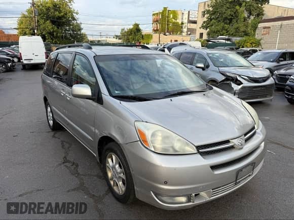 2005 Toyota Sienna XLE z VIN 5TDBA22C35S047679, wystawiony jako IAAI lot #43417118 z przebiegiem 250 675 mil mil oraz . Historia ofert i sprzedaży dostępna na DreamBid. Obrazek 1.