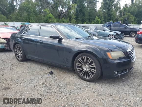 2014 Chrysler 300 S with VIN 2C3CCABT0EH161702, listed as a Copart auction lot 65598175 with 147,575 mi miles and Salvage title. Bid and sale history available at DreamBid. Image 4.