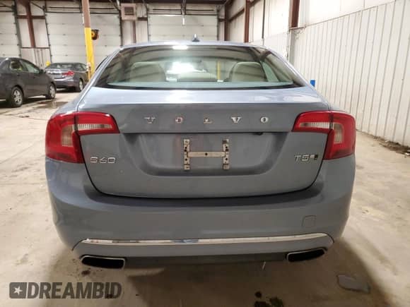 2017 Volvo S60 Inscription Platinum с VIN LYV402TM4HB153636, выставлен на аукционе Copart как лот 86488284 с пробегом 87 333 миль миль и Списание • Salvage title. История ставок и продаж доступна на DreamBid. Изображение 6.